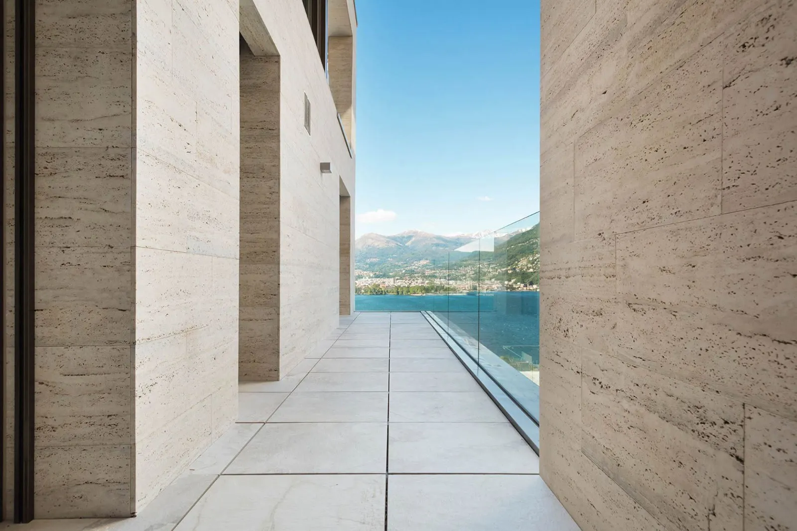 LIGHT BEIGE TRAVERTINE